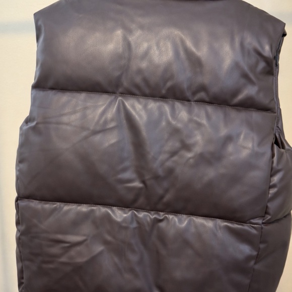 Zara Black Puffer Vest - Picture 2 of 3